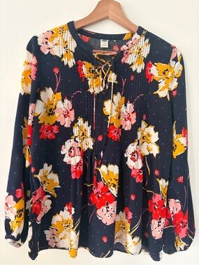 Old Navy Floral Pintuck Blouse 100% Viscose Pleated Front Back Size S